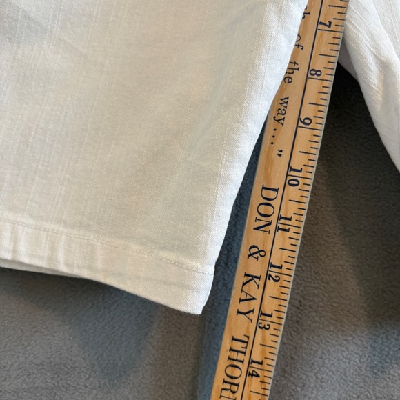 Ruby Rd. White Stretch Bermuda Shorts Size 18 - Picture 6 of 11